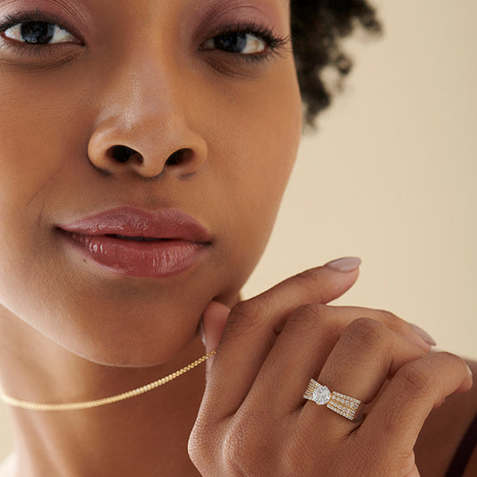 Elegant Round Center Stone Ring with Diamond Shoulders